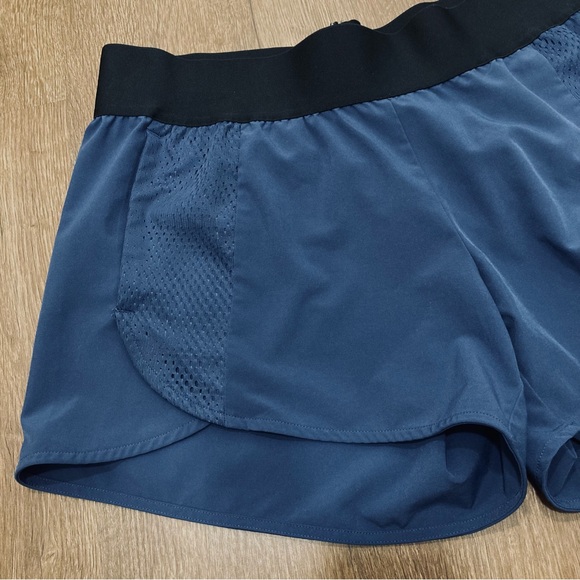 Women’s Adidas Shorts Pockets Athletic Stretchy Running Curved Hem M Navy Blue - Picture 4 of 13